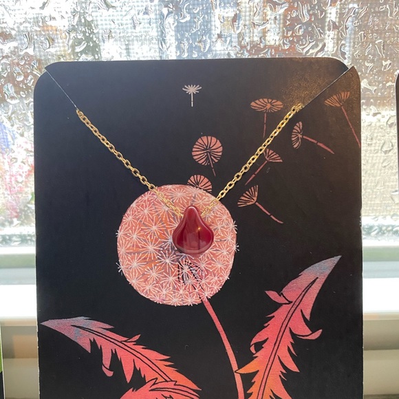 NWT depression era glass drop pendant on gold tone findings. - Picture 3 of 5